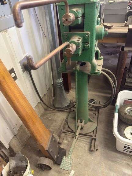 Dyer 220 volt spot welder image