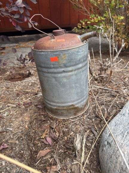 Tin water container image