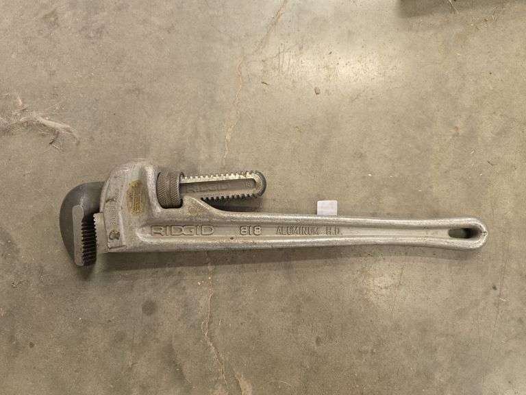 Rigid Pipe Wrench image