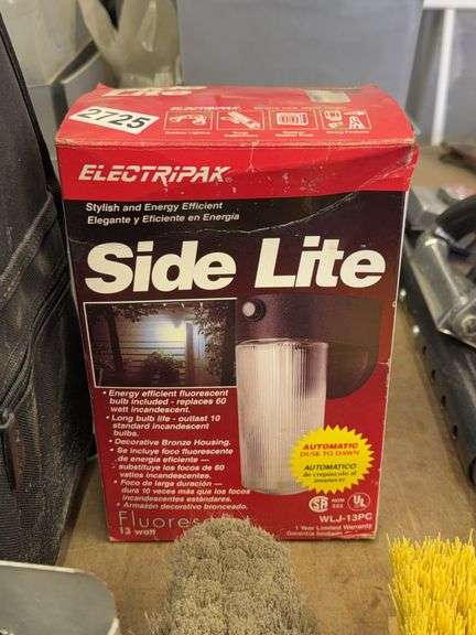 Automatic porch light for house image