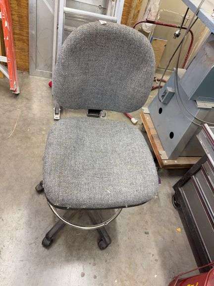 Rolling office chair image