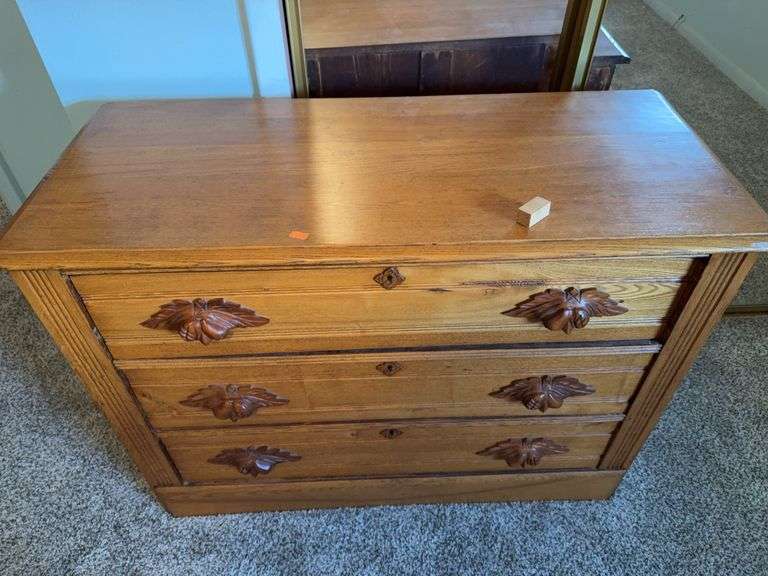 Chest of drawers image