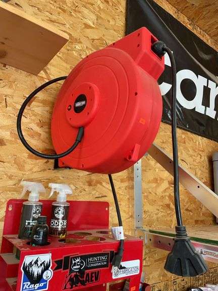 Retractable extension cord image