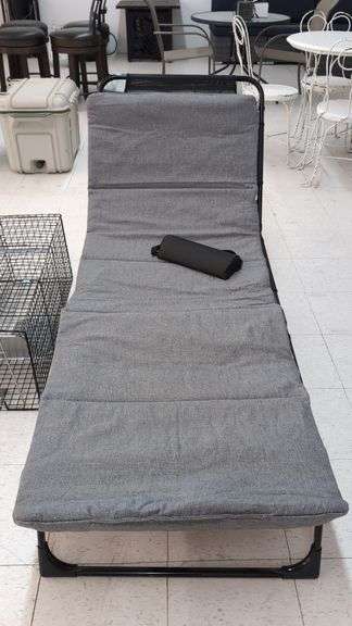 Folding lounge chair