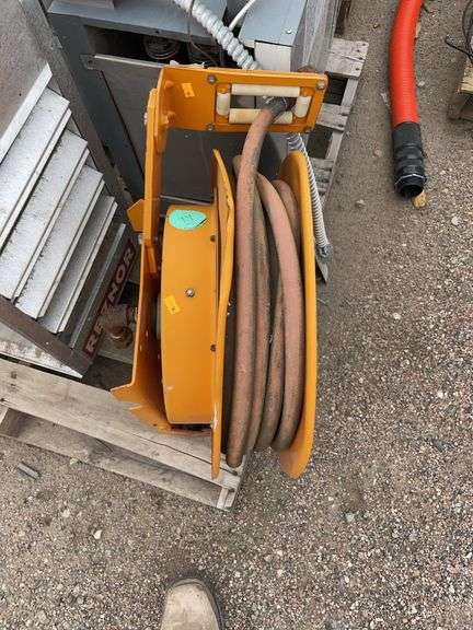 Hose master retractable air hose reel with 3/8 inch hose image