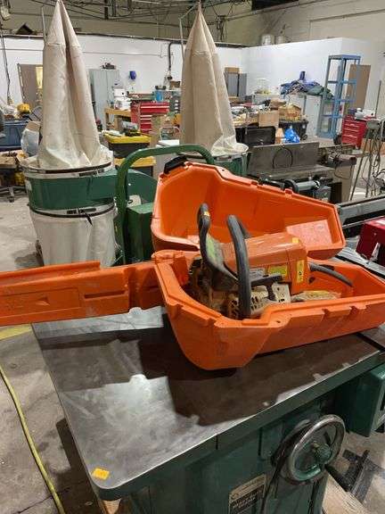 Stihl MS 250 C chainsaw with case image