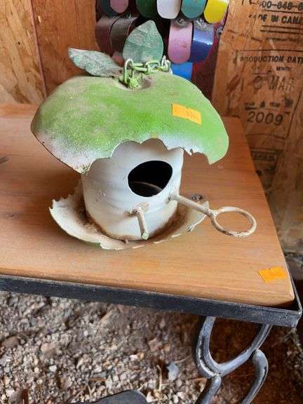 Apple birdfeeder image