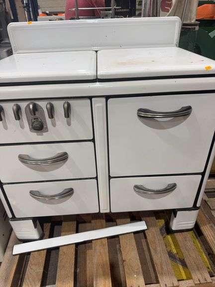 Universal Gas Stove porcelain finish image