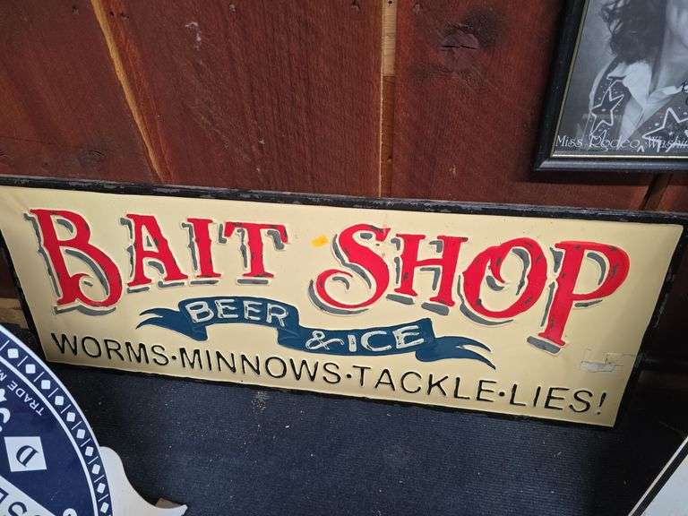Bait Shop sign image