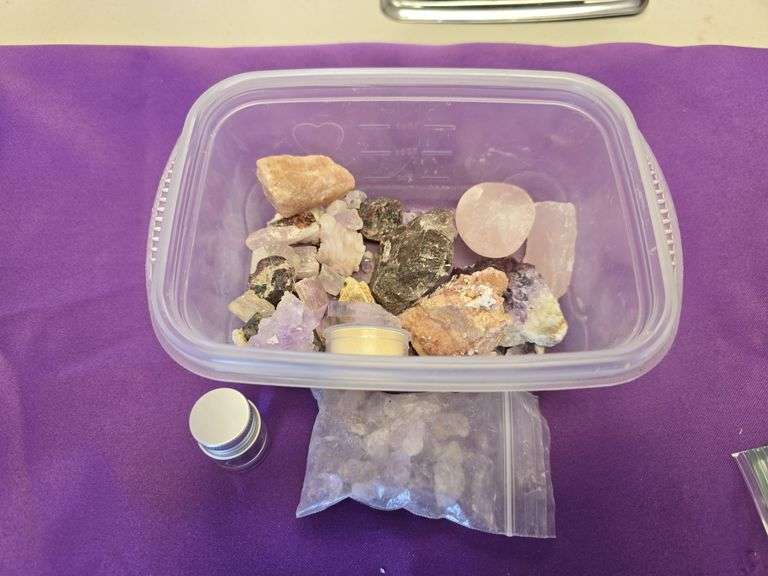 Rocks Mineral and Quartz loose in box 16 Oz. image