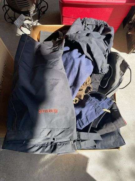 Box of miscellaneous snow, gators, and clothing image