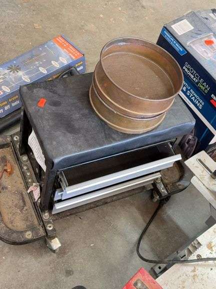 Rolling shop stool / Tool box image