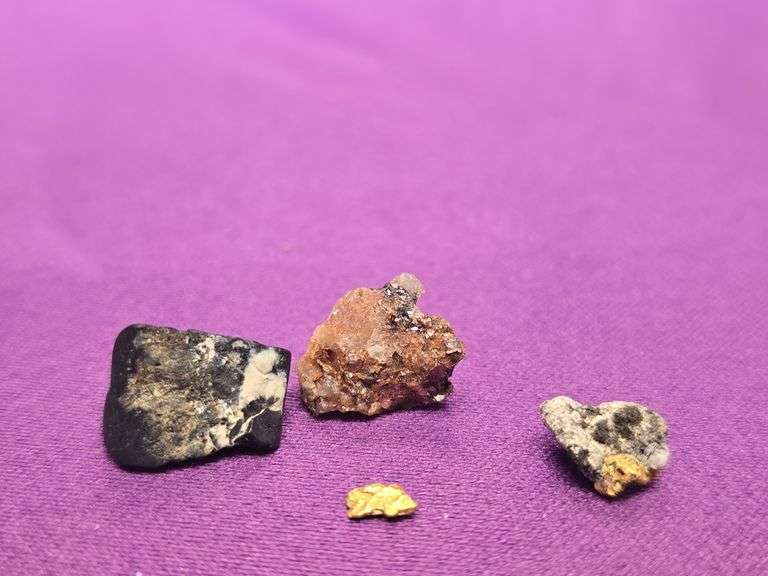 Crystalline Gold Nugget Specimen on Quartz host Rock  4.04 Grams Total Weight image