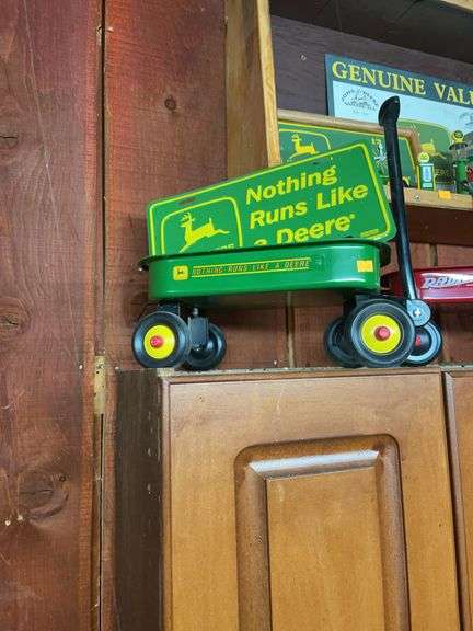 John Deere wagon and license plate image