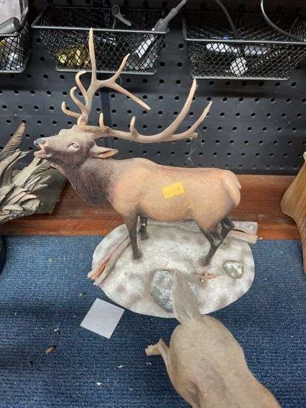 Elk statue image