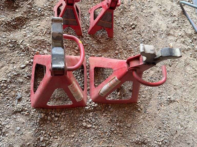 Jack stands image