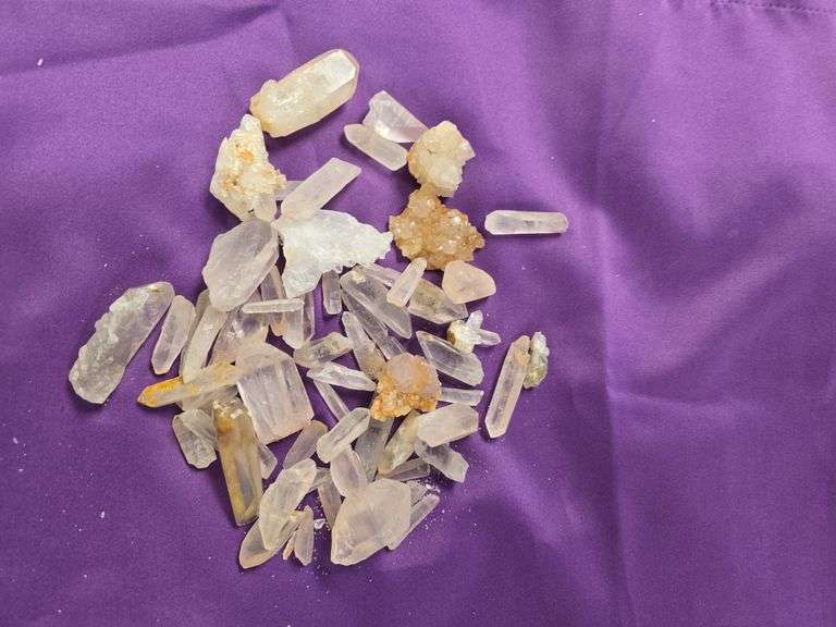 Quartz Crystal point lot 1 LBS. 8 Oz. image