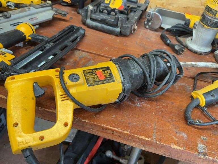 Dewalt Sawzall model DW304 image