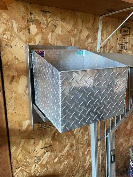 Aluminum shelf and aluminum box image