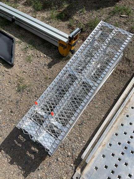 Set of collapsible, aluminum ramps image