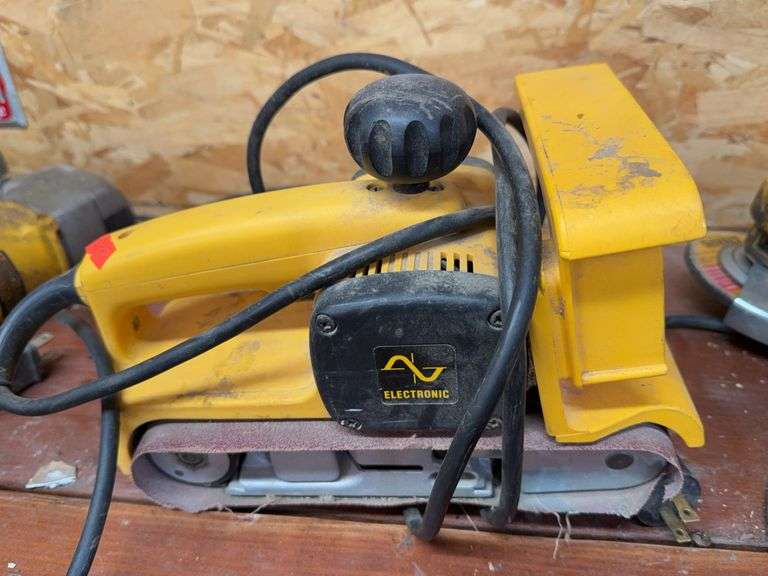 Dewalt belt sander image