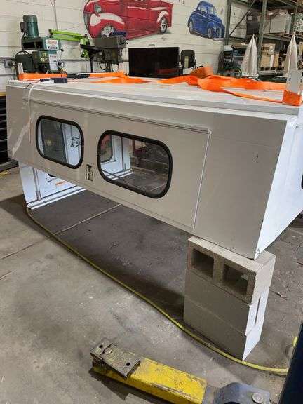 Service truck topper for 1-ton Chevy/GMC dually image