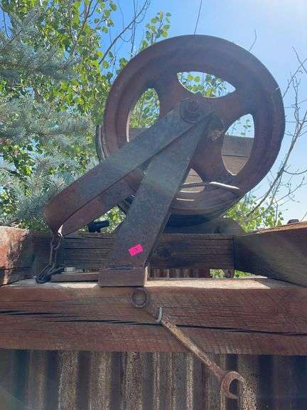 Two metal wheels image