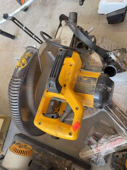 Dewalt miter saw image