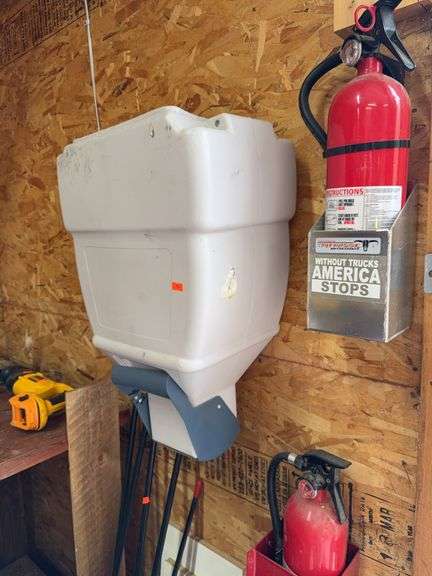 Feed dispenser image
