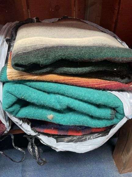 Bag of three wall blankets image