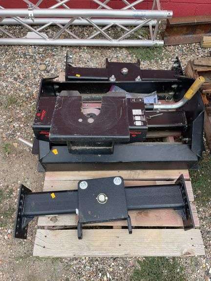 Demco fifth wheel hitch image