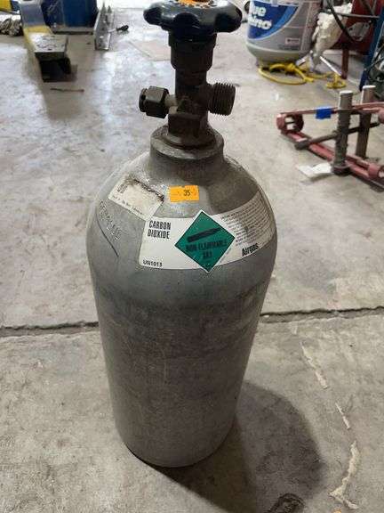 Small carbon dioxide bottle image