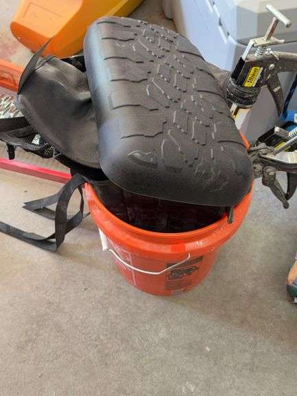 5 gallon bucket with caulking guns image