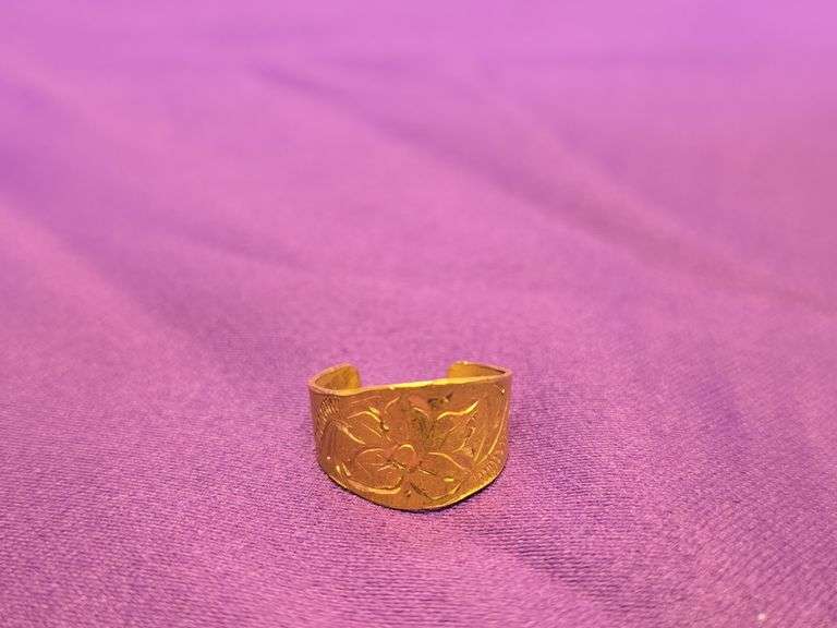 Cigar Band Engraved flowers Gold Ring Marked 24K, 3.91 Grams image