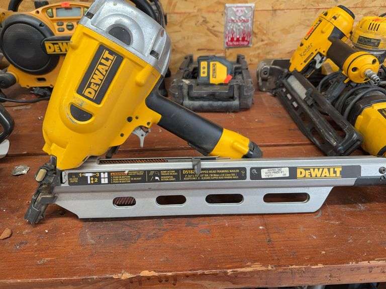 Dewalt Clipped Head Framing Nailer model D51823 image