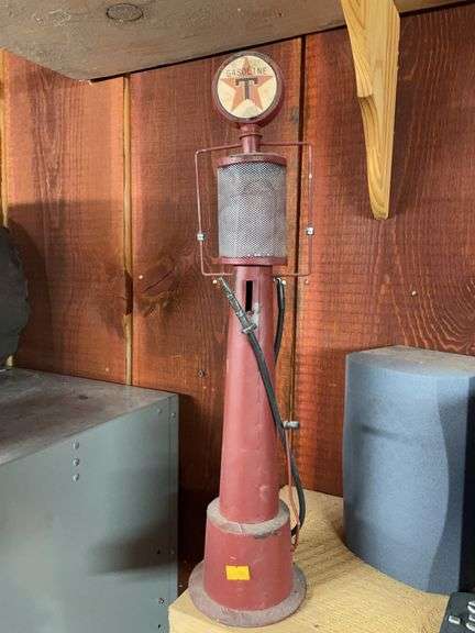 Metal vintage gas pump replica image