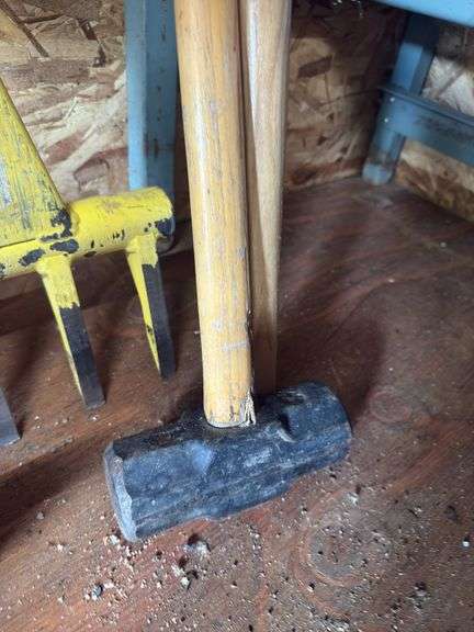 Sledgehammer with extra handle image