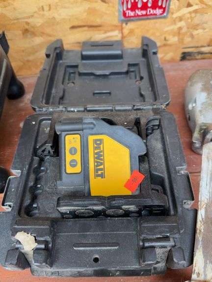 Dewalt laser chalk line image