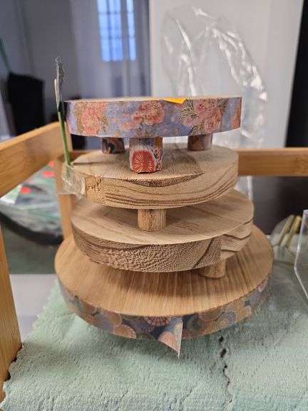 4 Wood Round Display Pieces image