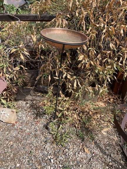 Metal birdbath image