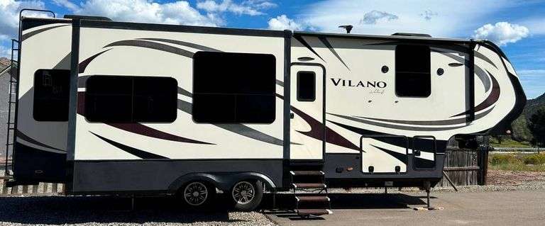 2017 Vilano Vanleigh 325L 5th Wheel Camper image