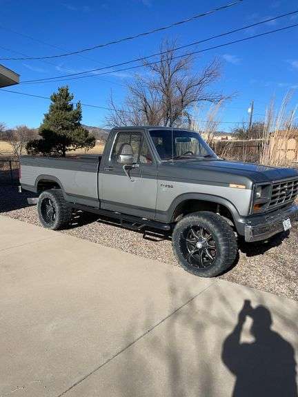 1986   FORD  F-250 1986 Ford lariat F250 four-wheel-drive 6.9 turbo diesel with 4 speed trans. It shows 42342 miles on the odometer but most likely has 142342. image