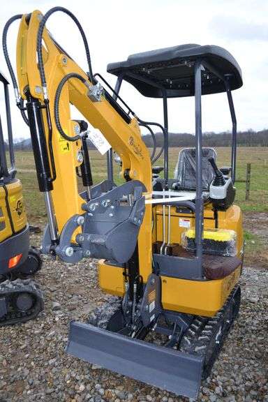 QK18R Mini Excavator image