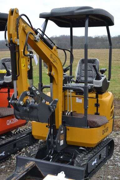 QK18R Mini Excavator image