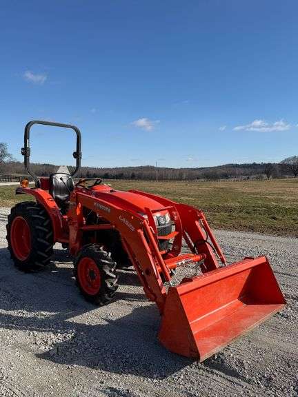 2020  L3301  Diesel Kubota 4x4 Tractor w/Loader 153hrs image
