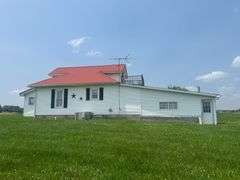 11324 Rineyville Road • Vine Grove, KY TWO HOMES • FINISHED METAL BUILDING (BARNDOMINIUM) • 70'x40' BARN • 9± ACRES