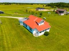 11324 Rineyville Road • Vine Grove, KY TWO HOMES • FINISHED METAL BUILDING (BARNDOMINIUM) • 70'x40' BARN • 9± ACRES
