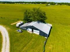 11324 Rineyville Road • Vine Grove, KY TWO HOMES • FINISHED METAL BUILDING (BARNDOMINIUM) • 70'x40' BARN • 9± ACRES