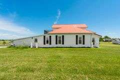 11324 Rineyville Road • Vine Grove, KY TWO HOMES • FINISHED METAL BUILDING (BARNDOMINIUM) • 70'x40' BARN • 9± ACRES