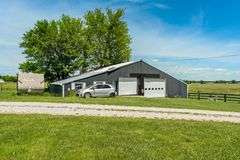 11324 Rineyville Road • Vine Grove, KY TWO HOMES • FINISHED METAL BUILDING (BARNDOMINIUM) • 70'x40' BARN • 9± ACRES